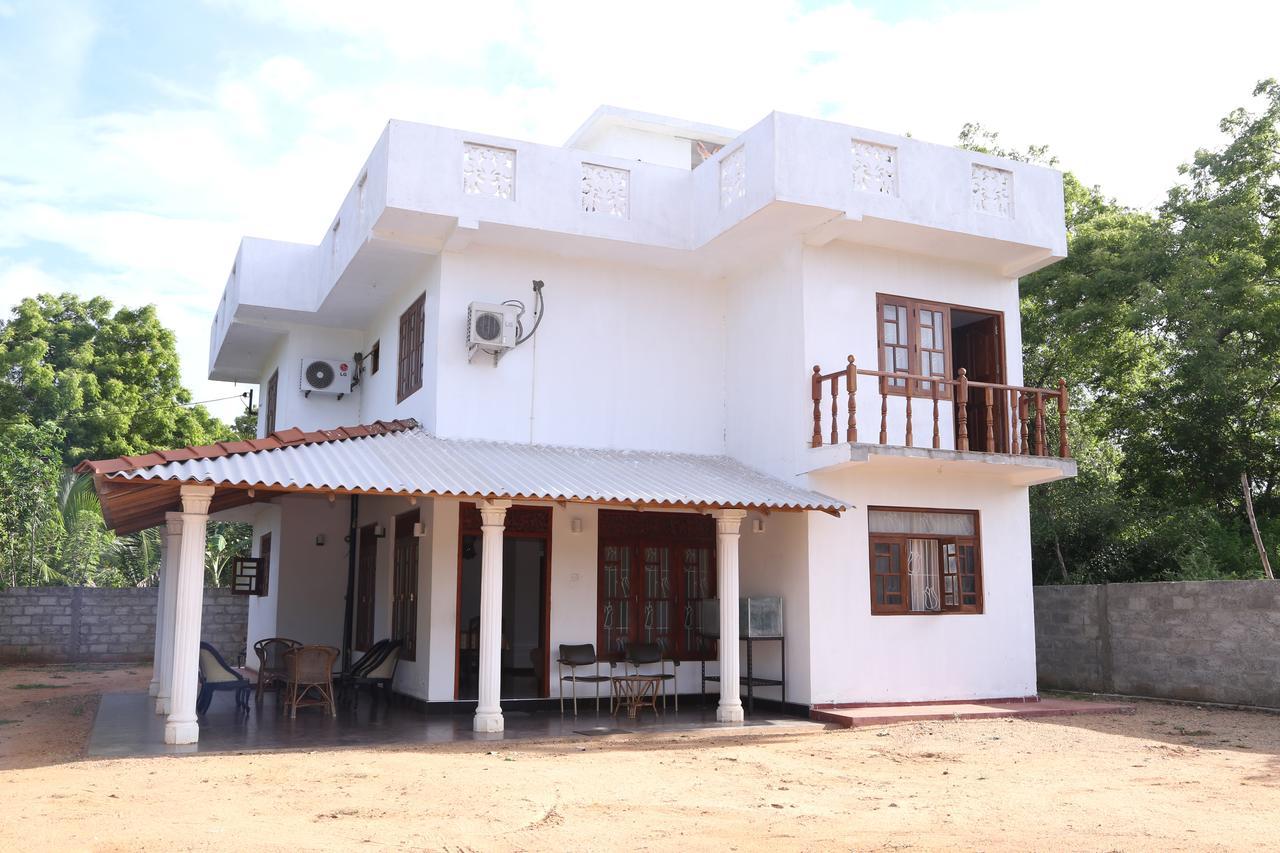 Hotel Whitehouse ทิซซามาฮารามา ภายนอก รูปภาพ